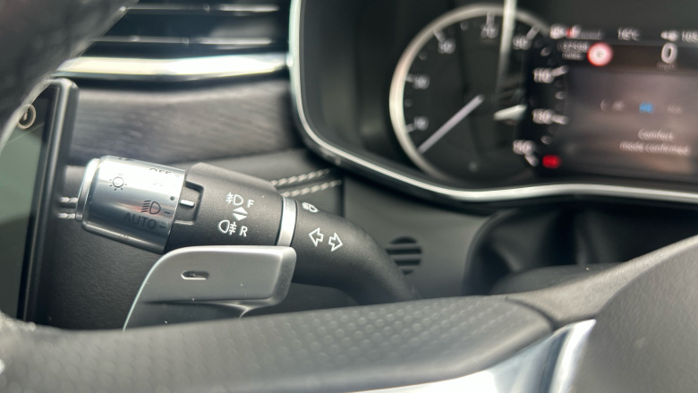 Jaguar F-Pace 2.0 D200 R-Dynamic SE 5dr Auto AWD Diesel Estate